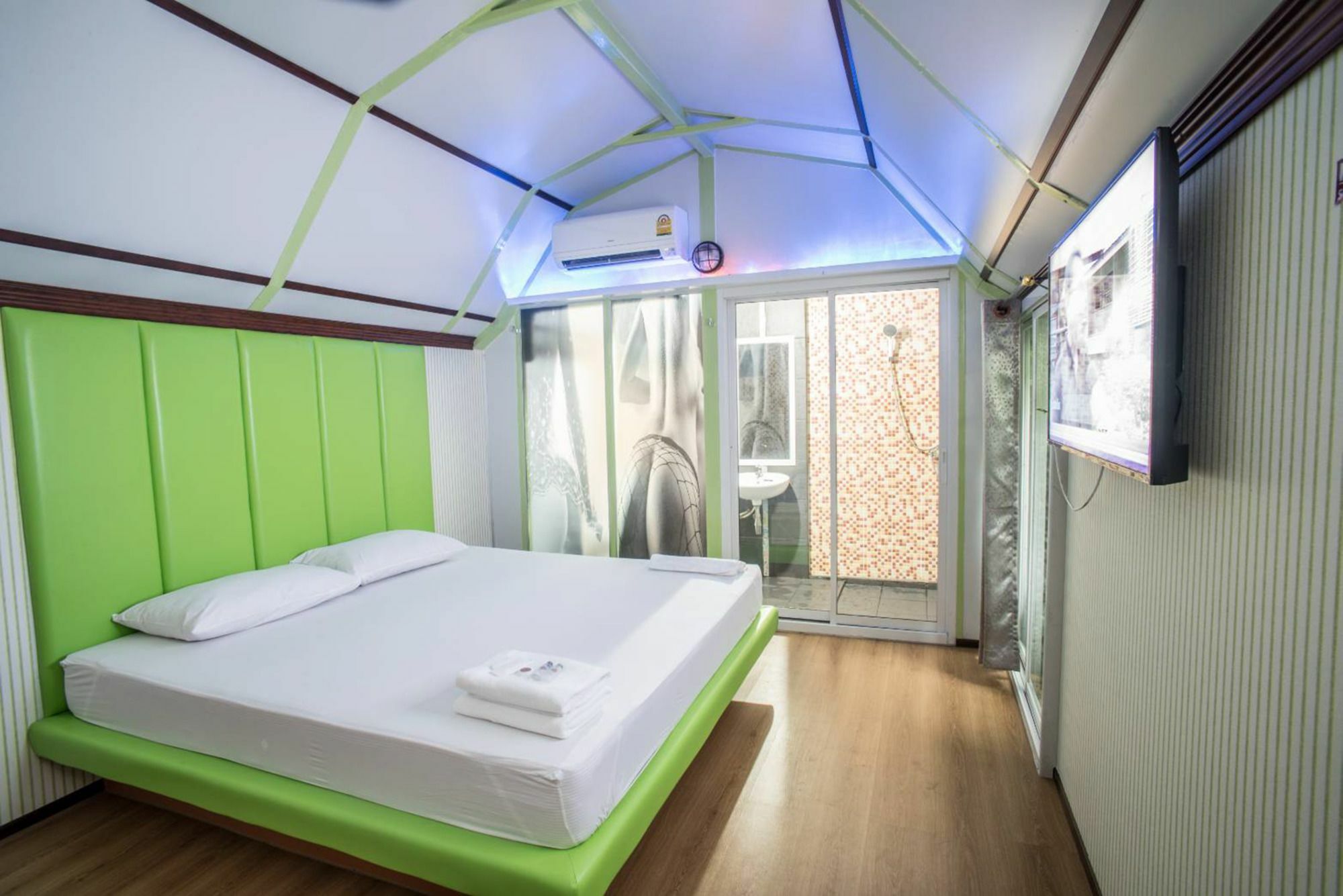 Kurina Hotel (Adults Only) Бангкок Экстерьер фото